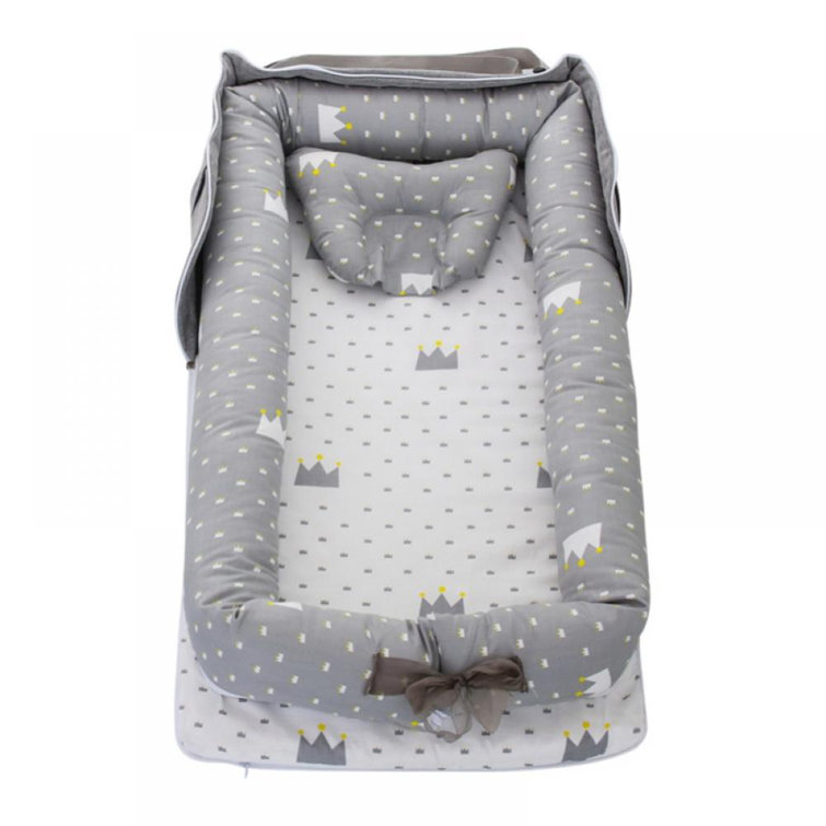 Portable bassinet with outlet handle